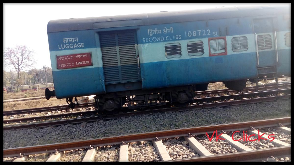 Woman, Cigarette, Chatth puja, Woman beaten to death, Woman objects smoking, Woman beaten to death on train, Jalianwala Bagh Express, Bareilly, Shahjahanpur, Uttar Pradesh, Regional news, Crime news