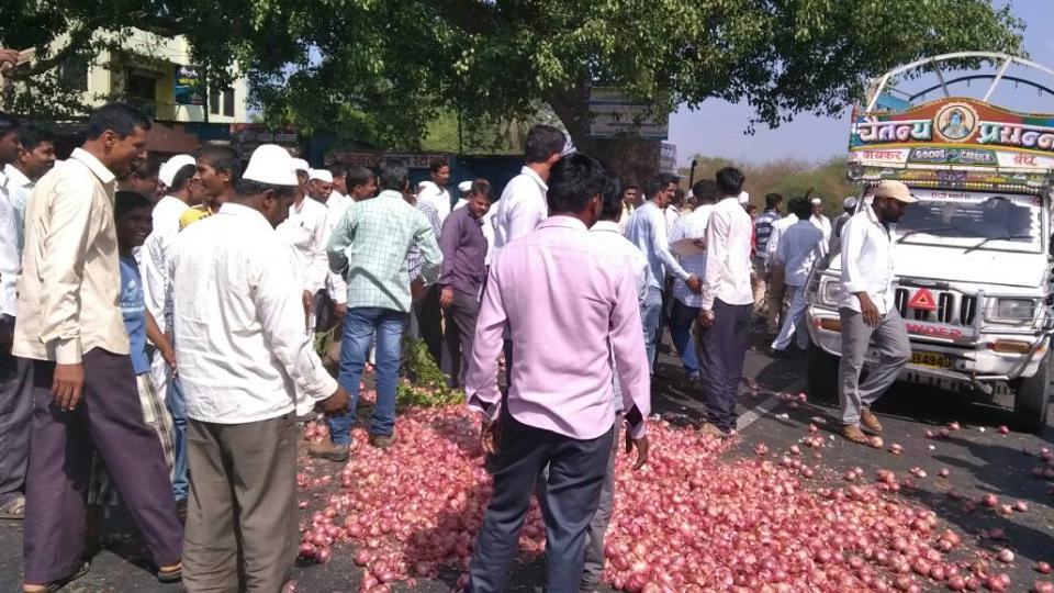 MadhyaPradesh, Farmers, Farmers agitation, Mandsaur, Farmers protest, Shivraj Singh Chouhan