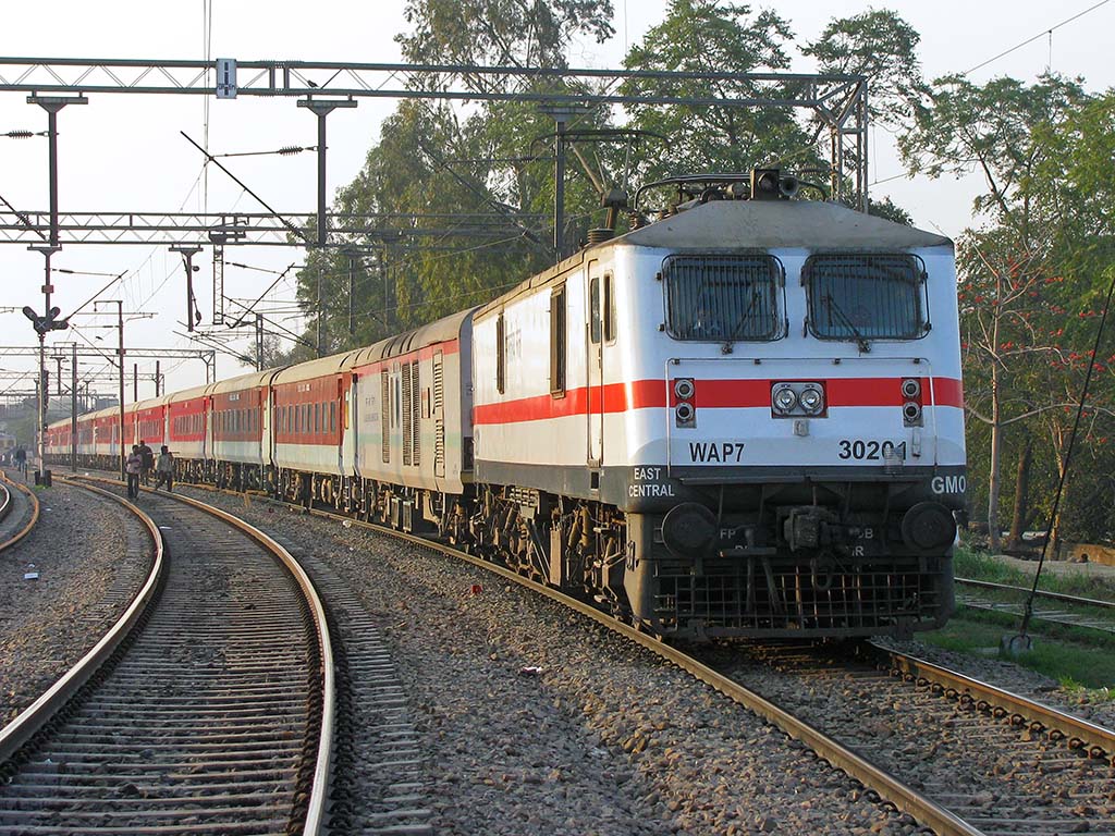 Indian Railways, E-tickets, IRCTC, Online tickets, Railways passengers, Demonetisation, Business news