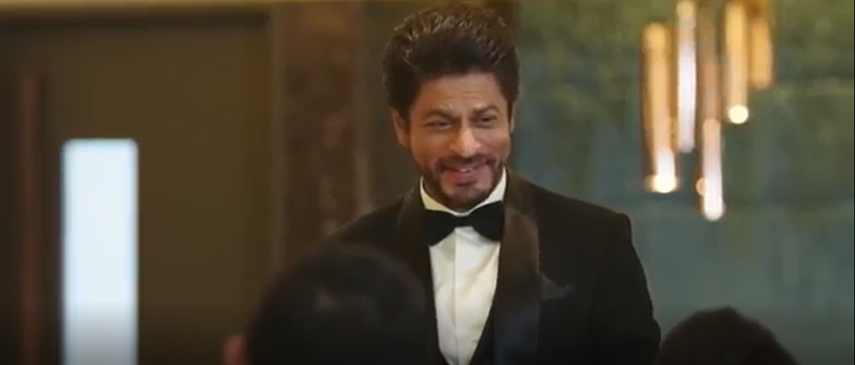 Shahrukh Khan, Shahrukh Khan promoting Dubai tourism, Shahrukh Khan turns waiter, Shahrukh Khan advertisement, Bollywood news, Entertainment news