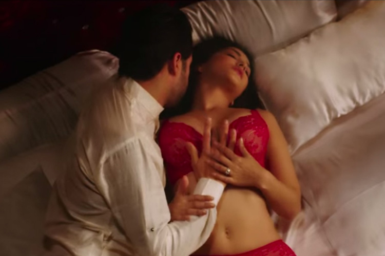 Sunny Leone Story Porn - Sunny Leone caught doing wild again in biopic Karenjit Kaur-The Untold Story  Ofâ€¦ â€“ Aaj Ki Khabar