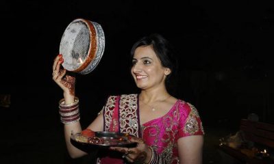 Karwa Chauth, Karwa Chauth fast, Karwa Chauth messages, Karwa Chauth SMS, Karwa Chauth Wallpapers, Karwa Chauth Gifts, Romantic night at Karwa Chauth, Romance at Karwa Chauth, Sex on Karwa Chauth, Husband, Wife, Relationship, Love during Karwa Chauth, Gifts on Karwa Chauth, Lifestyle news, Offbeat news