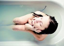 Bath before Sleeping, Sleeping at night, Bathing at night, Benefits of taking bath at night time, Health news, Lifestyle news, Offbeat news