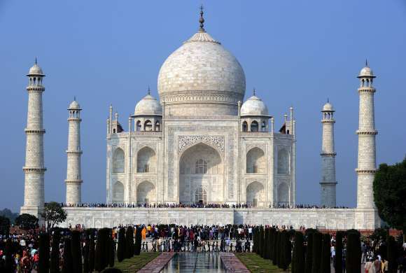 Taj Mahal, Hindu, Muslim, Namaaz, Pooja, Puja, Arti, Hindutva, Taj Mahal, Hindu prayers Muslims namaaz, Communal tension, Rashtriya Bajrang Dal, Tourists, Seven wonders of World, Agra, Uttar Pradesh news, Regional news