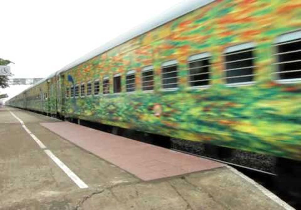 Armed men, Jammu-Delhi Duronto Express, Indian Railways, National news