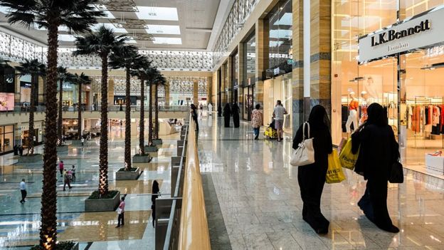 Indian man, Indian salesman, Sexual harassment of girl, Dubai Mall, Teenage girl, Teenage girl sexually harassed at Dubai mall, World news