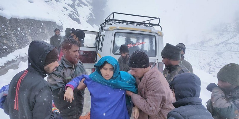 Indian Army help in kashmir