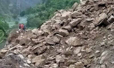 Heavy landslide on Jammu Srinagar National Highway