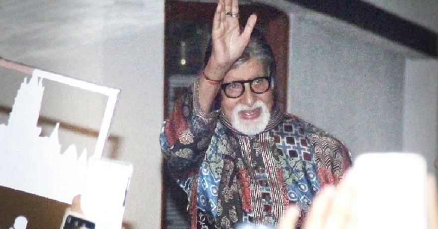 Big B came to meet fans barefoot at midnight