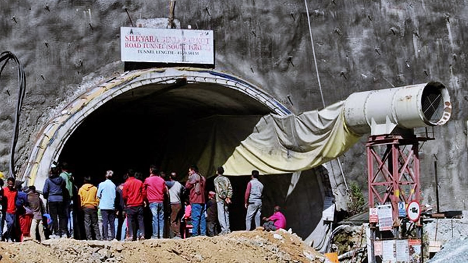 41 workers are trapped in the tunnel