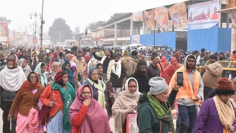 Huge crowd of devotees gathering in Ayodhya